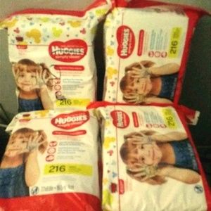 HUGGIES baby wipes 216 count